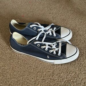 Blue low top converse